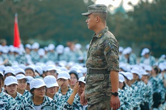 最新軍旅歌曲2024，軍歌嘹亮，情義永恒