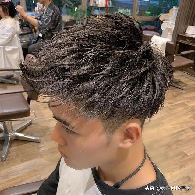 男性最新發(fā)型，心靈與自然的時尚之旅