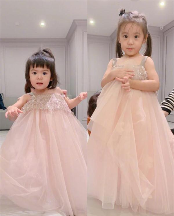 賈靜雯布布最新照片,賈靜雯布布最新照片，時(shí)光中的優(yōu)雅女神