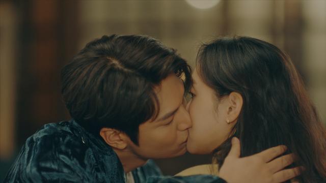 最新吻戲心動(dòng)瞬間，甜蜜愛(ài)情誓言的每一吻！