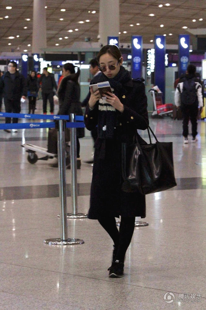 女星機場最新照片，星光下的溫馨相遇