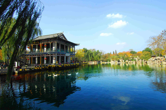 大明湖深度游，巷弄美食秘境探索