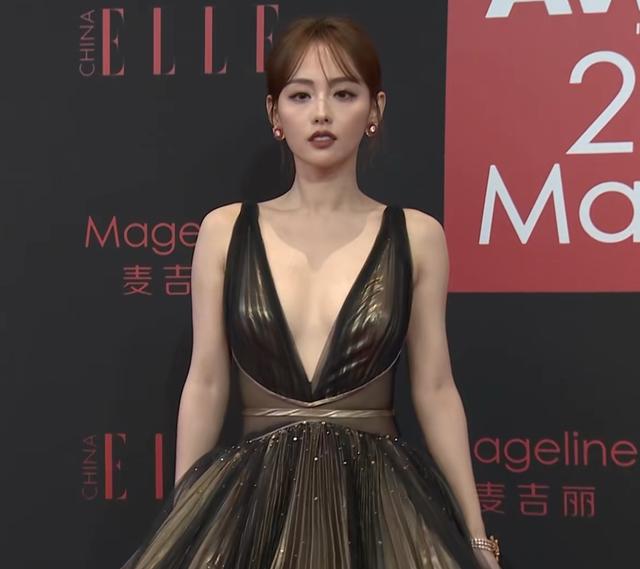 明星開(kāi)放,明星開(kāi)放，公眾人物的透明化現(xiàn)象之我見(jiàn)