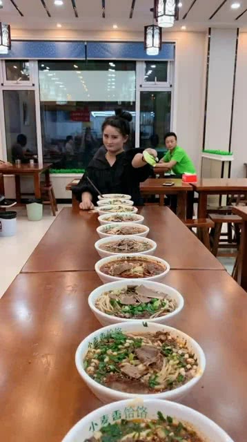 智能面食競技盛宴，全新科技引領(lǐng)吃面條比賽風(fēng)潮！