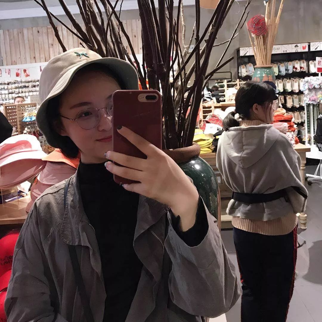 賀微演員，演藝之路的璀璨之星