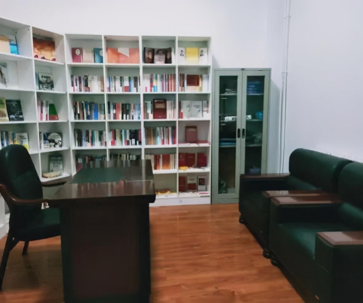 時(shí)代進(jìn)步與農(nóng)業(yè)創(chuàng)新，2016年新款花椒收割機(jī)亮相