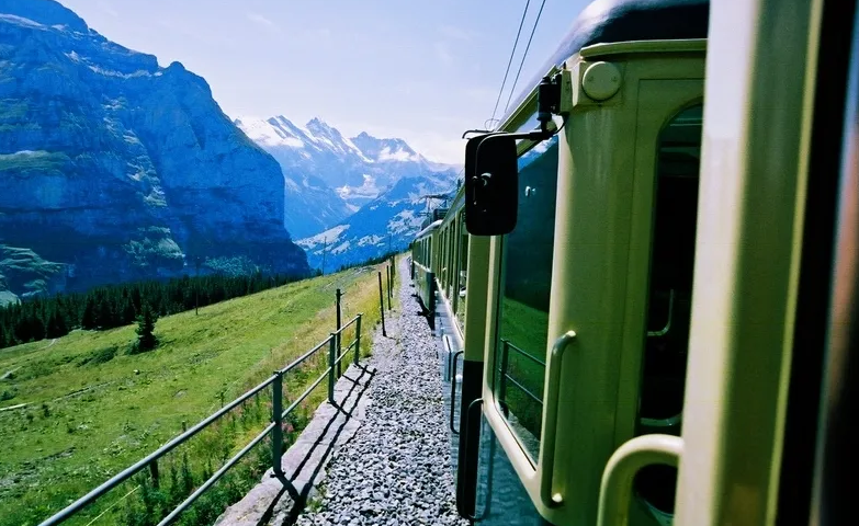 成都至哈爾濱機票價格查詢，時空之旅的飛行軌跡