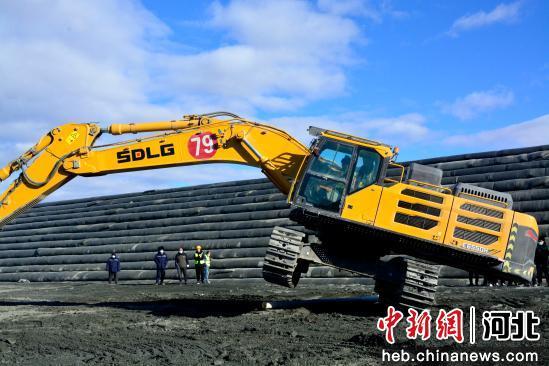 挖土機(jī)比賽，科技巨擘較量，重塑未來(lái)工程機(jī)械魅力之戰(zhàn)