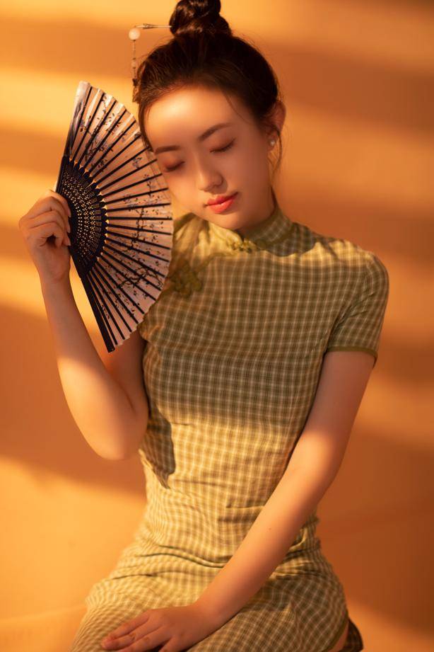 女演員古箏，與自然美景的邂逅，探尋內心平和之聲