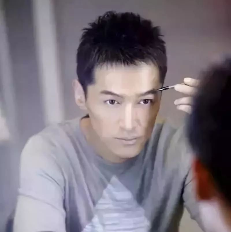 男明星與同性戀話題，理解與尊重的步驟指南