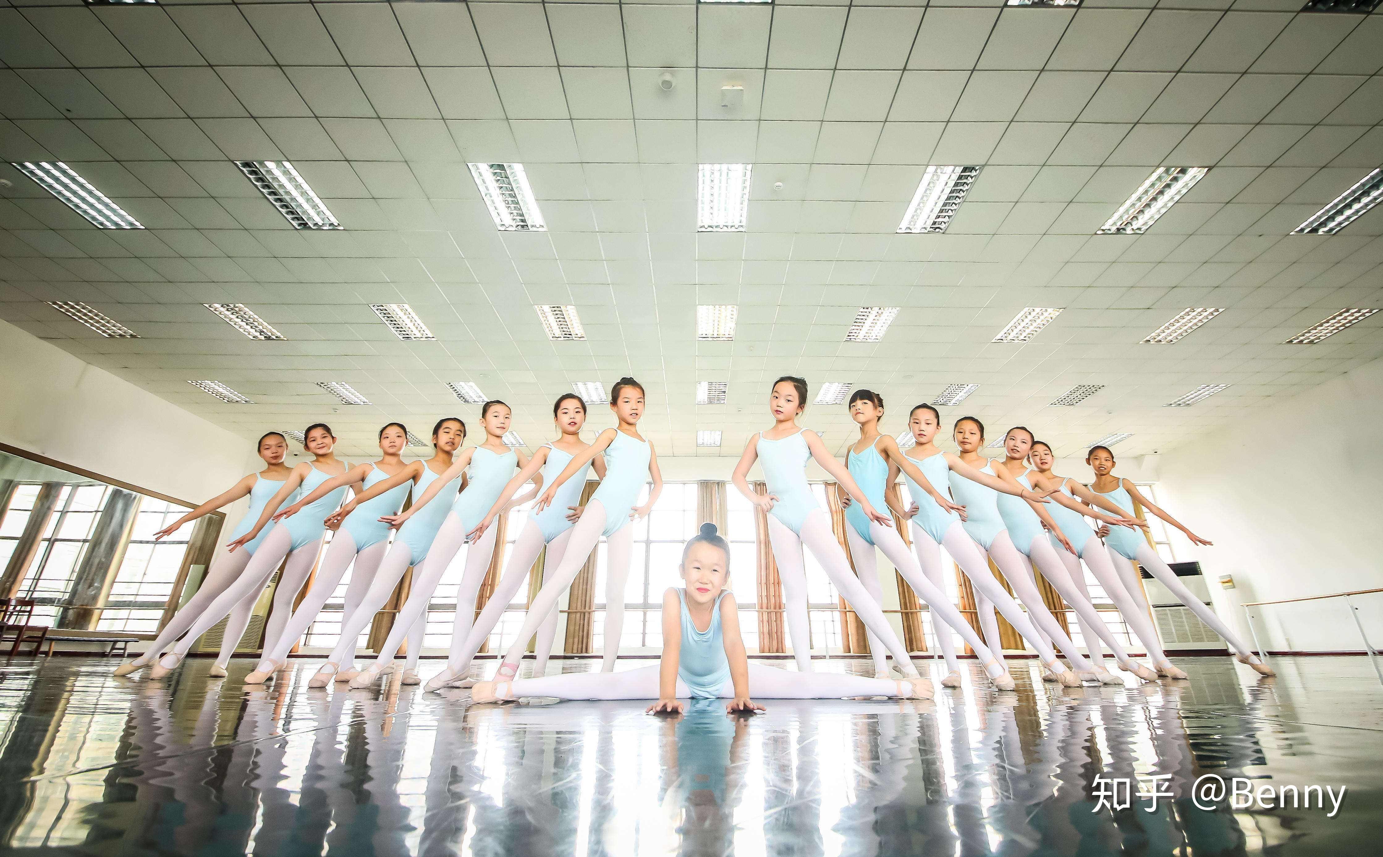 最新男生舞蹈，自信、成長(zhǎng)與無(wú)限舞動(dòng)的力量