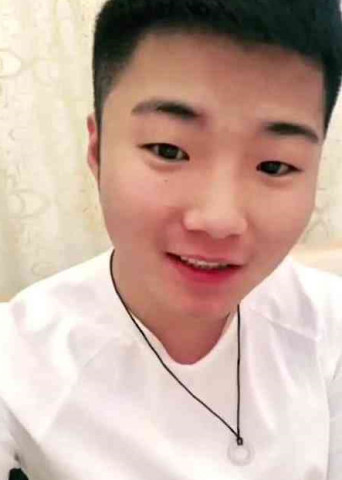 白小白最新時尚活力照片曝光，捕捉魅力瞬間