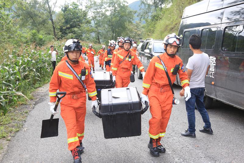 納雍山體滑坡最新消息，探秘滑坡背后神秘角落的小巷特色小店