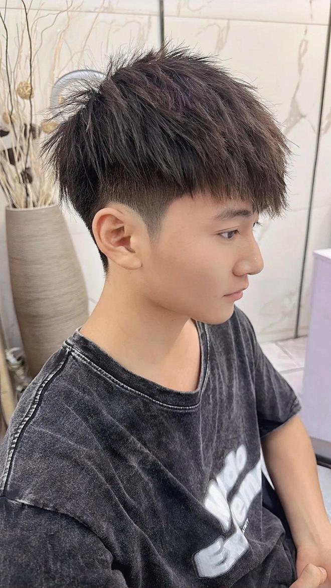 時尚變遷，探索短發(fā)型風(fēng)潮與影響，展望2025最新流行趨勢