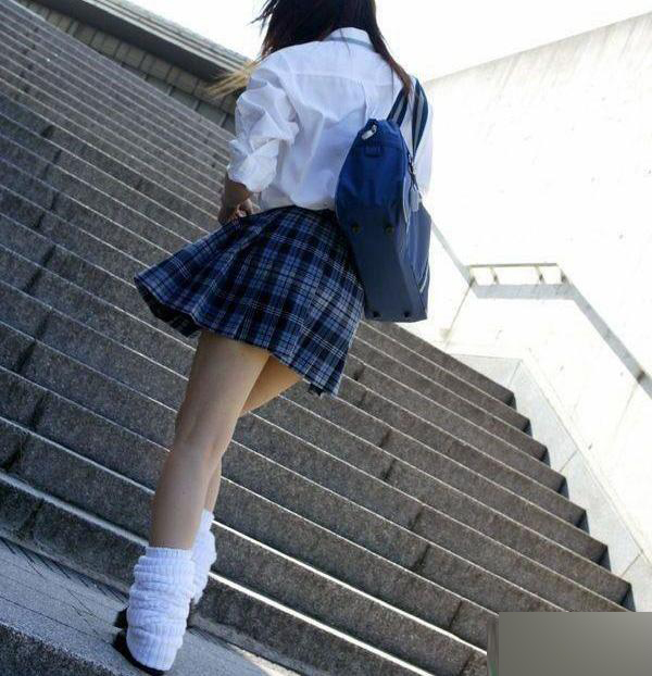 最新女校服，時(shí)代變遷中的校園風(fēng)尚標(biāo)志