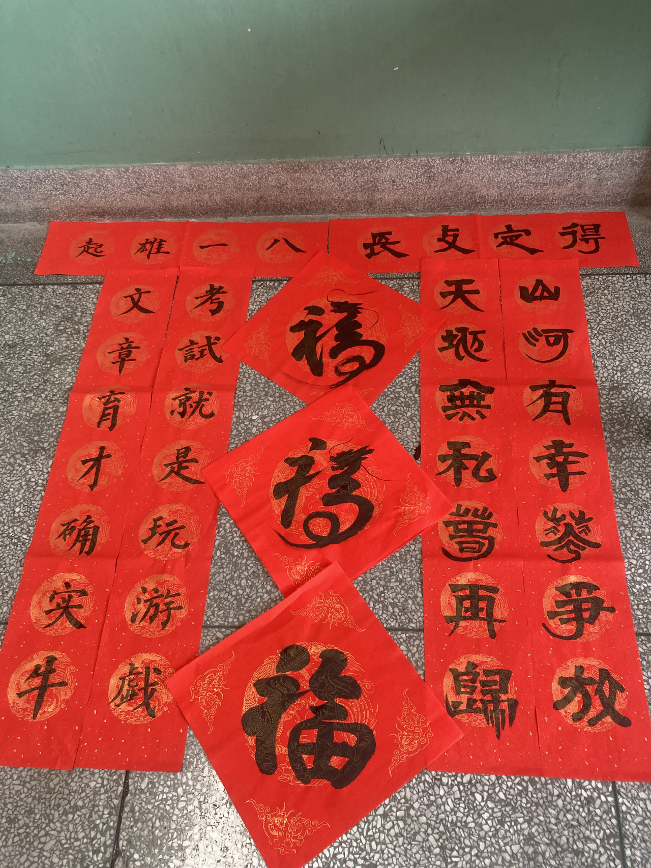 傳統(tǒng)與現(xiàn)代融合之美，最新潮春聯(lián)欣賞