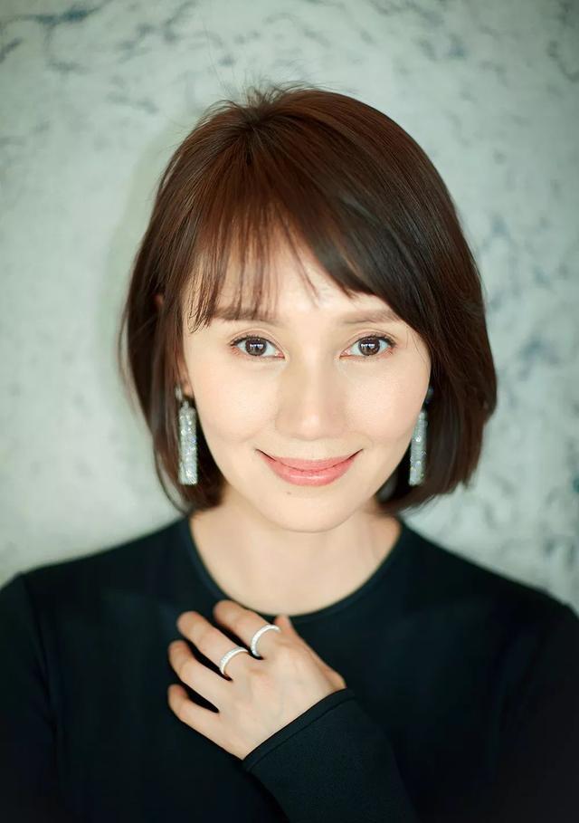 女士最新短發(fā)時(shí)尚潮流與個(gè)人立場的探討圖片集