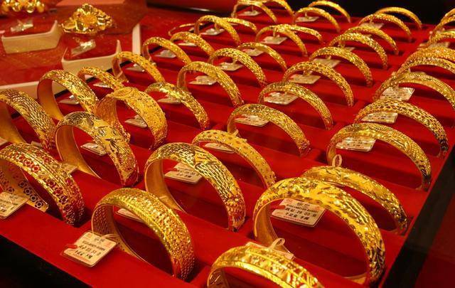 最新黃金回收價(jià)格老鳳祥，科技重塑黃金價(jià)值，引領(lǐng)未來(lái)生活體驗(yàn)