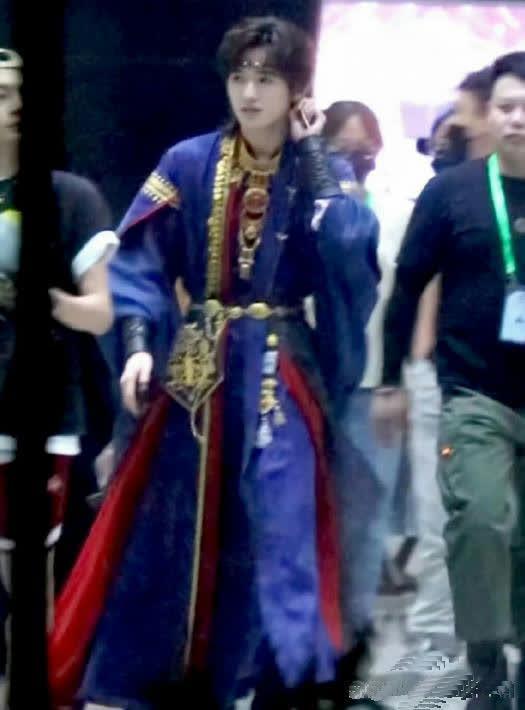 王牌最新路透照揭秘，小巷深處的獨(dú)特風(fēng)情